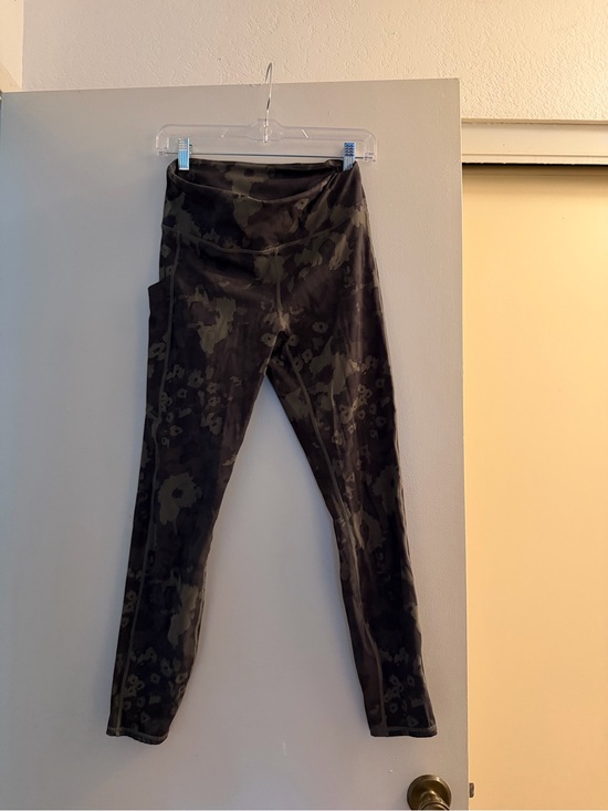 Vuori Other - Vuori  Legging Oregano Camo Flower